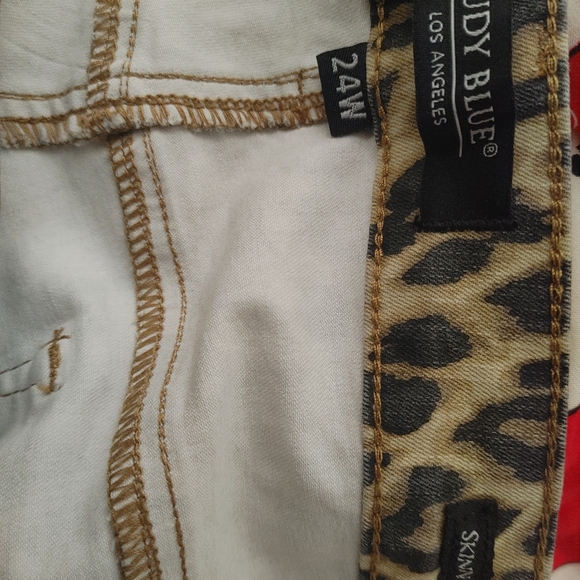 Judy Blue Leopard Jeans - Picture 3 of 3